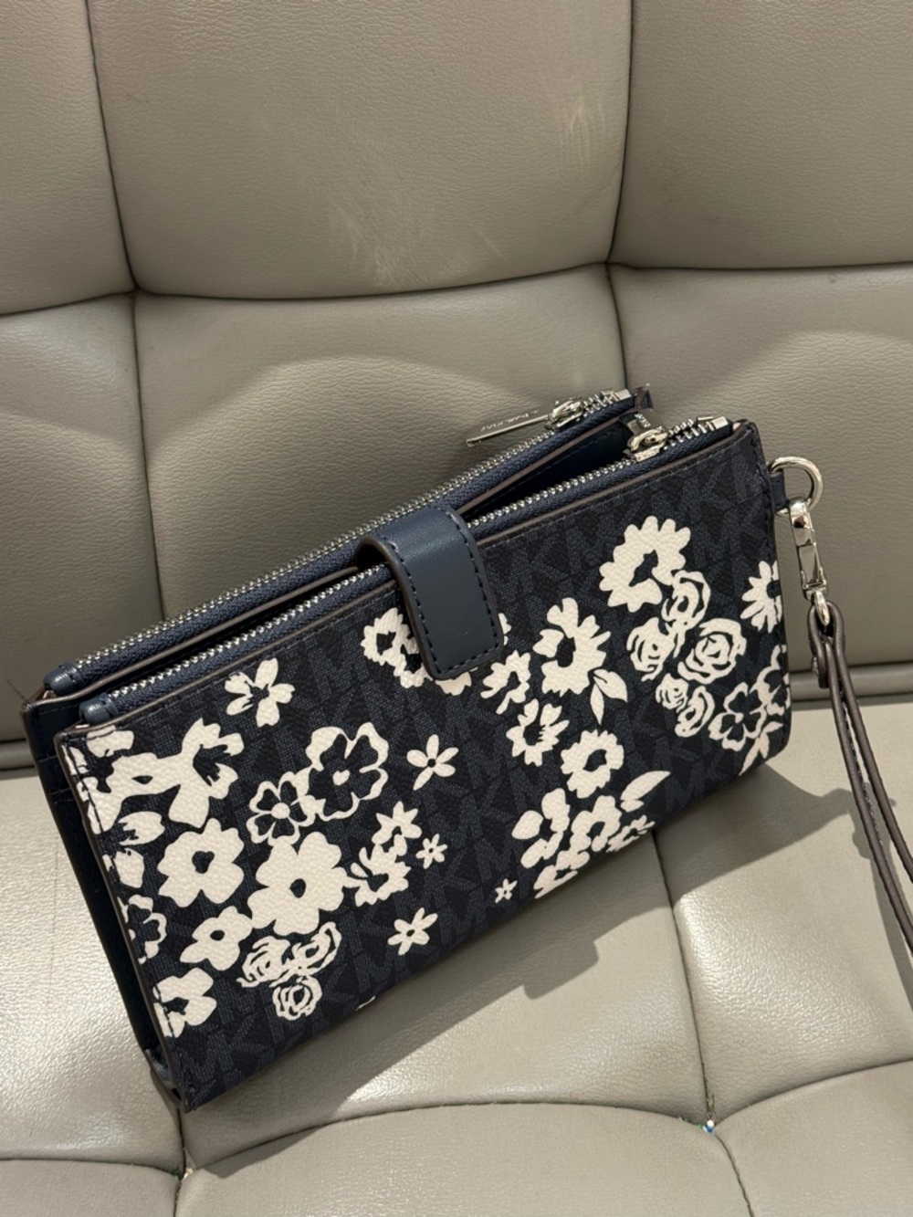 Michael kors Jet Set Travel Large Printed Signature Logo Wristlet Admiral - Picture 5 of 7